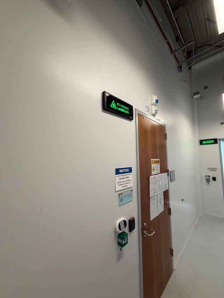 lasermet-nasa-Laser-Sicherheitsschild-Laser-aus
