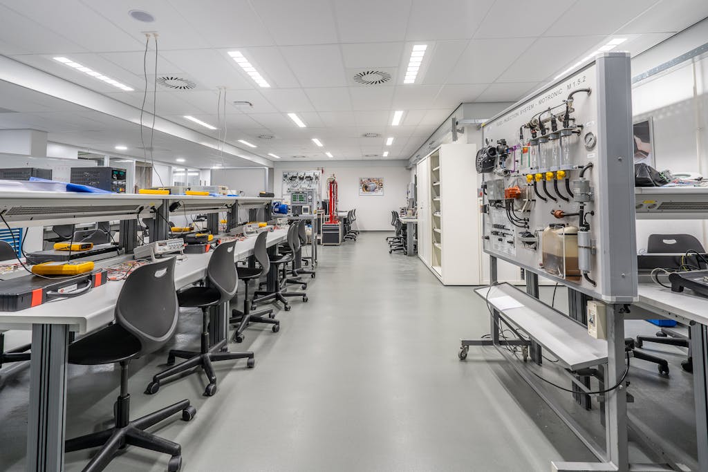 Spacious modern laboratory with workstations and equipment, ideal for scientific research and experiments.
