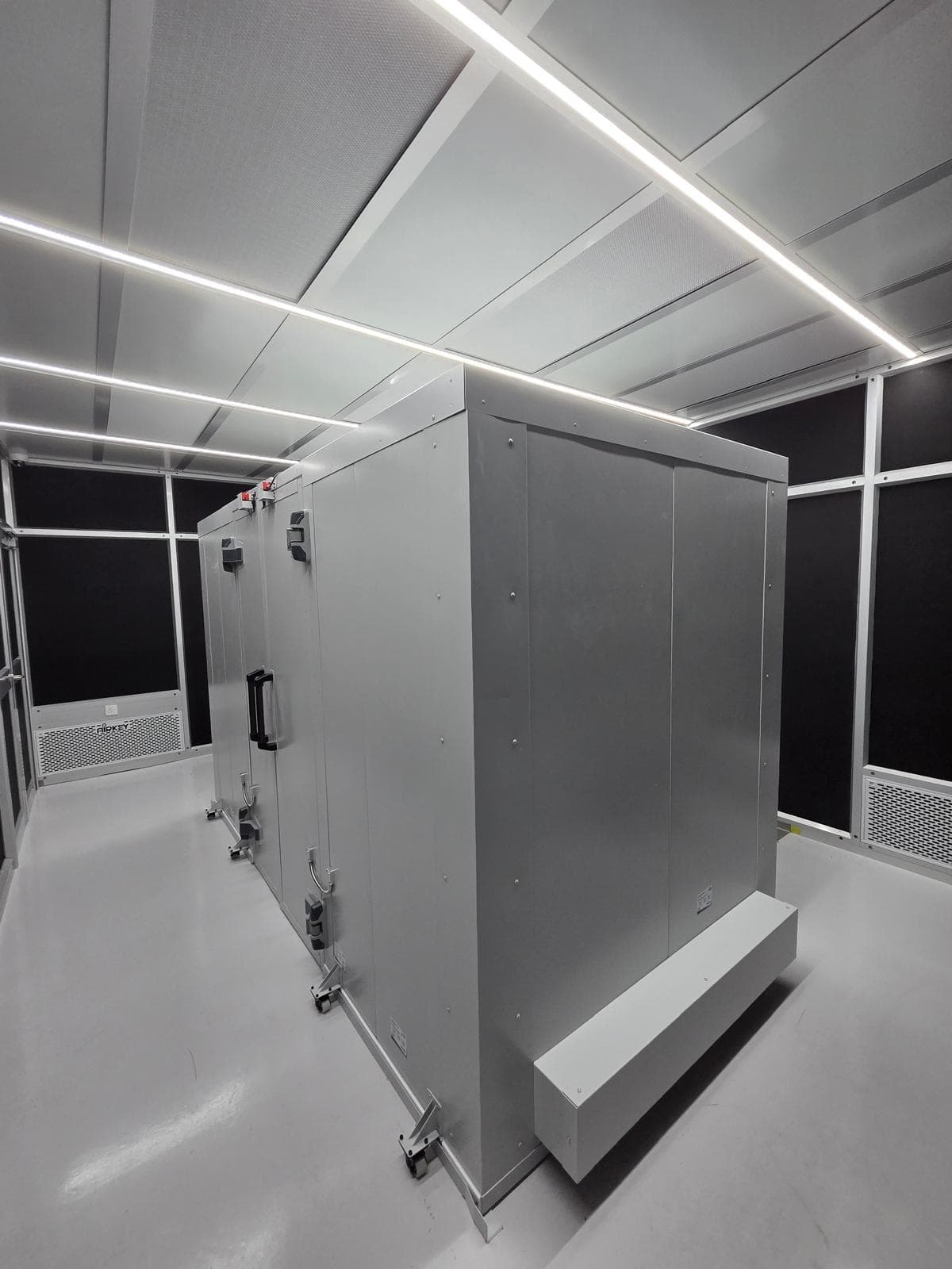 EOS Clamshell 7 by Lasermet Laser Safety Solutions